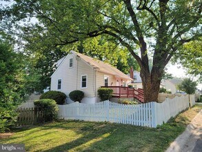 Building Photo - 1015 Veirs Mill Rd