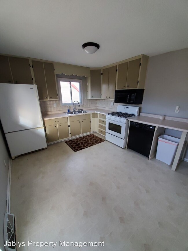 Building Photo - 3 br, 1.5 bath House - 2419 W Tamarack Place
