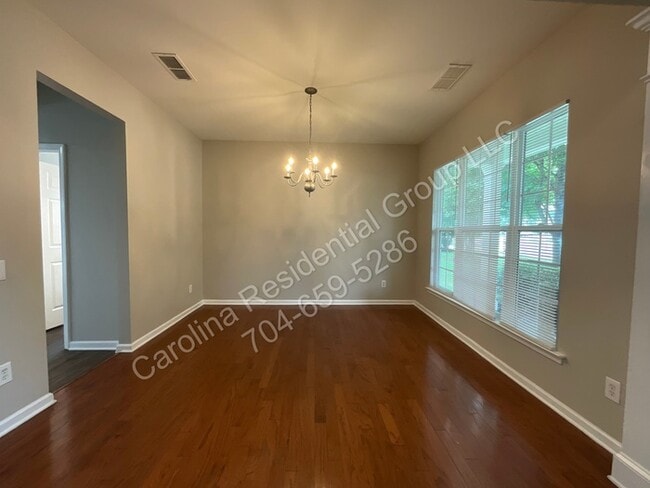 Building Photo - 2111 Arbor Vista Dr