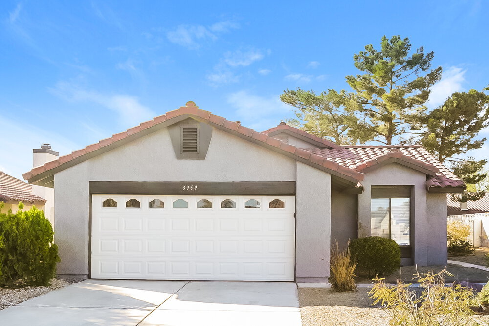 Primary Photo - 3959 Grapefruit Cir