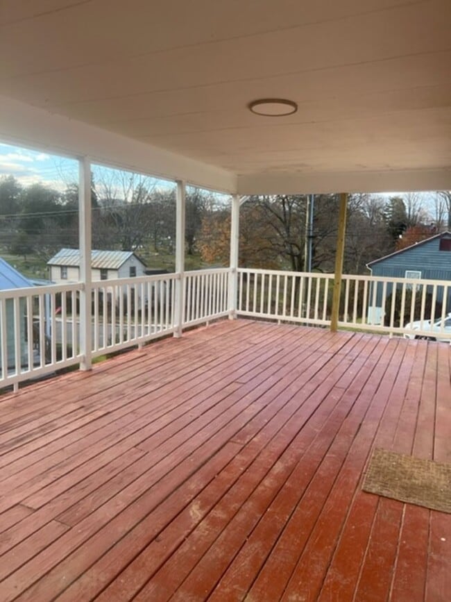 Building Photo - Recently Renovated Single Family