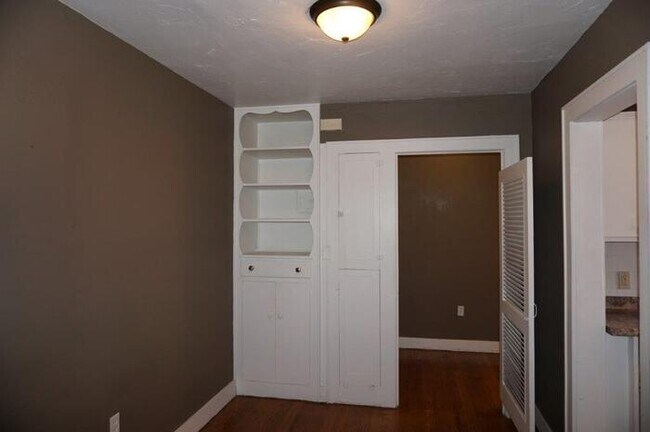 Foto del edificio - Large 1 Bed 1 Bath in Mesta Park Addition NW OKC, Close to Midtown, Uptown and Downtown