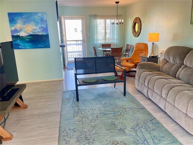 Foto del edificio - 1625 Leisure Dr