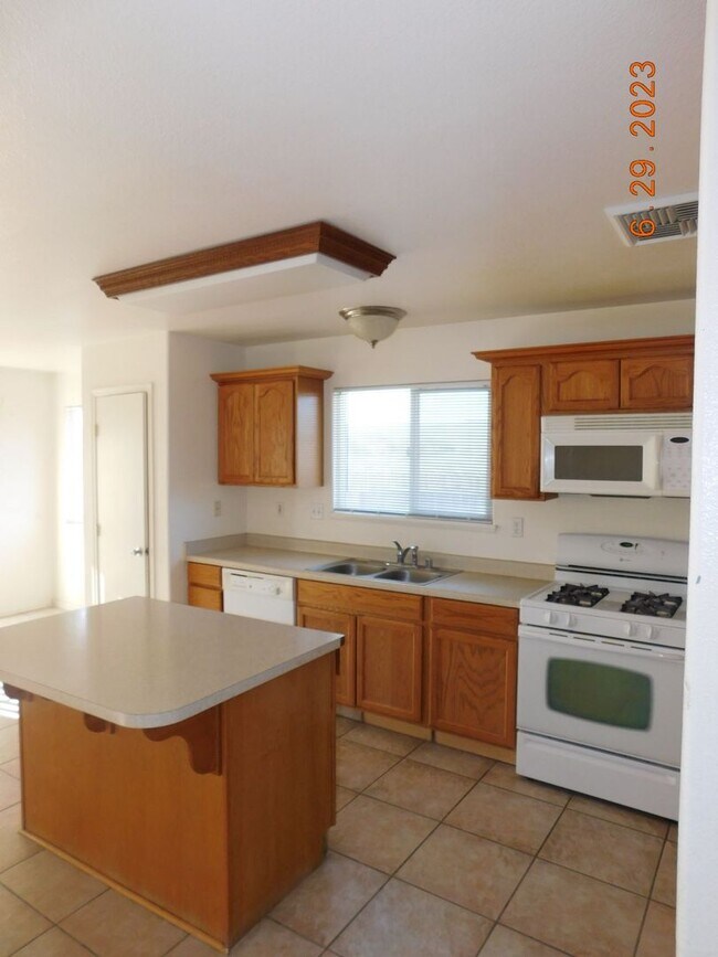 Foto del edificio - 1644 S Mahan St