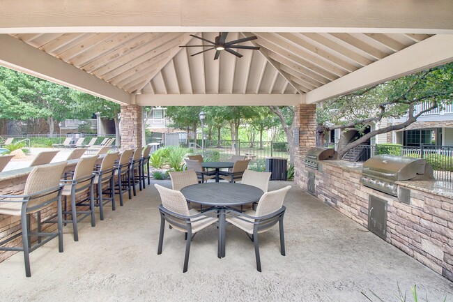 Outdoor Kitchen - The Lodge at Lakeline Village