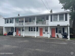 Building Photo - 1320 3rd Ave