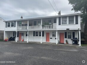 Building Photo - 1320 3rd Ave