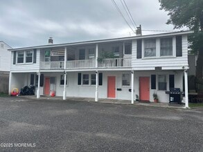 Building Photo - 1320 3rd Ave
