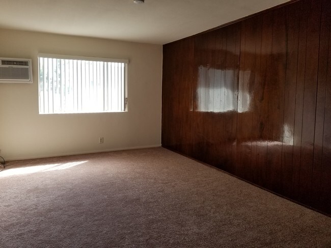 Foto del edificio - 6850 Woodley Ave