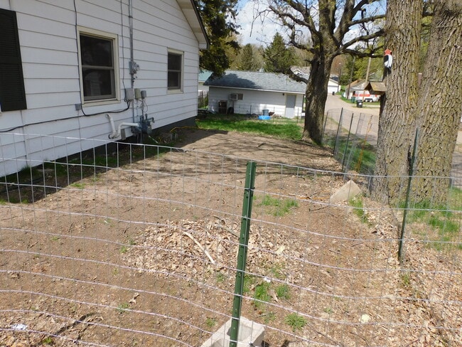 Building Photo - 303 1st St NW