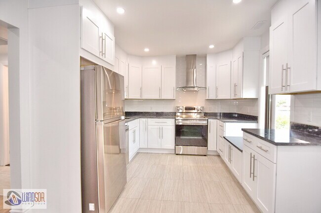 Building Photo - 1291 Ouellette Av