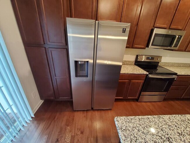 Building Photo - Beautiful spacious home in Steele Creek