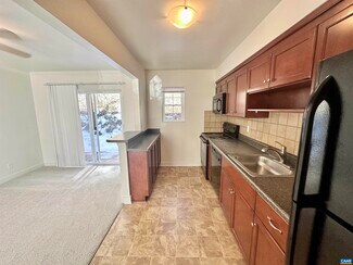 Building Photo - 875 Fountain Ct