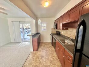 Building Photo - 875 Fountain Ct