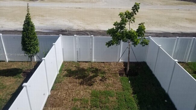 Foto del edificio - 3355 W 106th Terrace