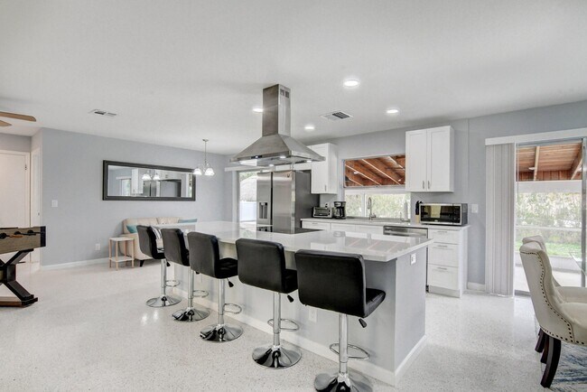 Building Photo - 2660 Flamango Ct S