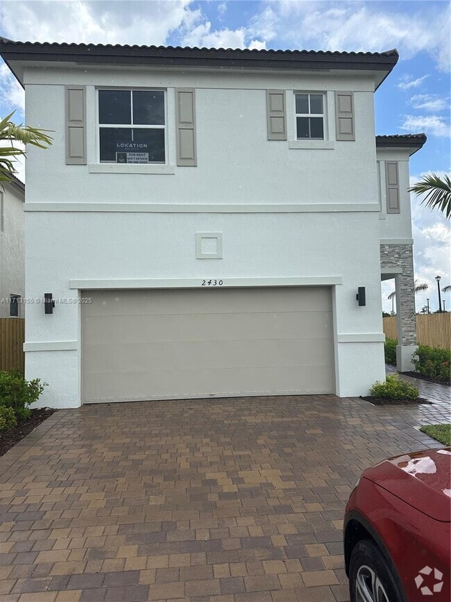 Building Photo - 2430 SE 24th Dr