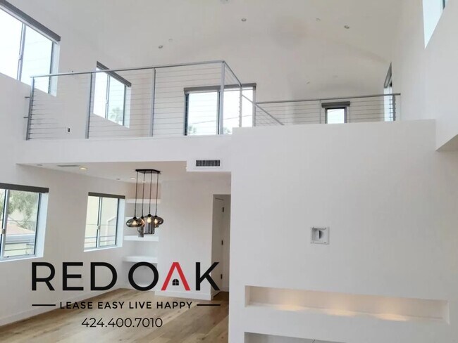 Foto del edificio - Absolutely STUNNING Three Story Three Bedr...