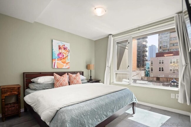 Foto del edificio - 300 W Beech St