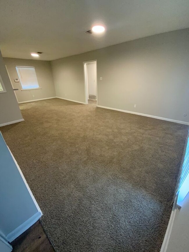 2 BR 1 baño con estudio - Cloverdale Estates