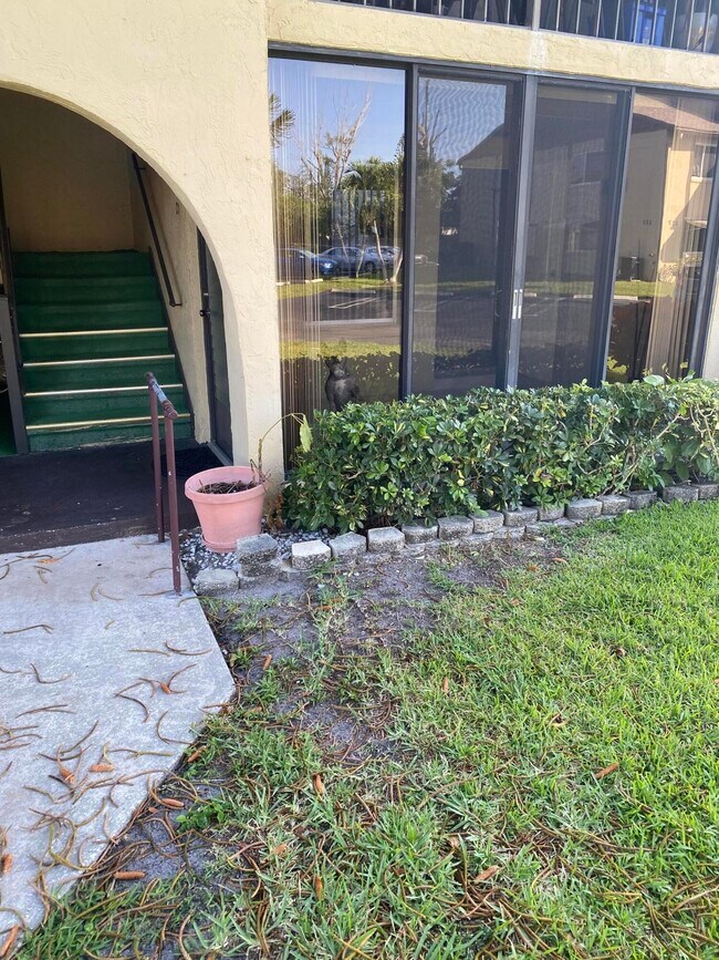 Foto del edificio - 341 Pine Ridge Cir
