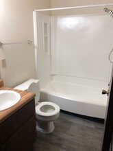 Building Photo - Willow Creek Apartments