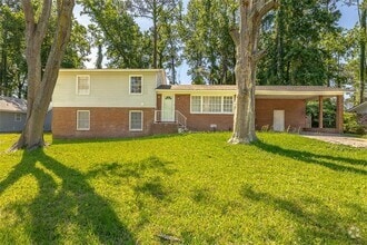 Building Photo - 150 Fairway Oaks Dr