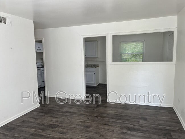 Building Photo - 6108 N Boulder Ave