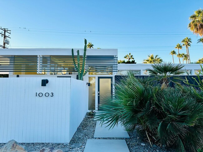 Foto del edificio - Stunning Midcentury Retreat in Twin Palms ...