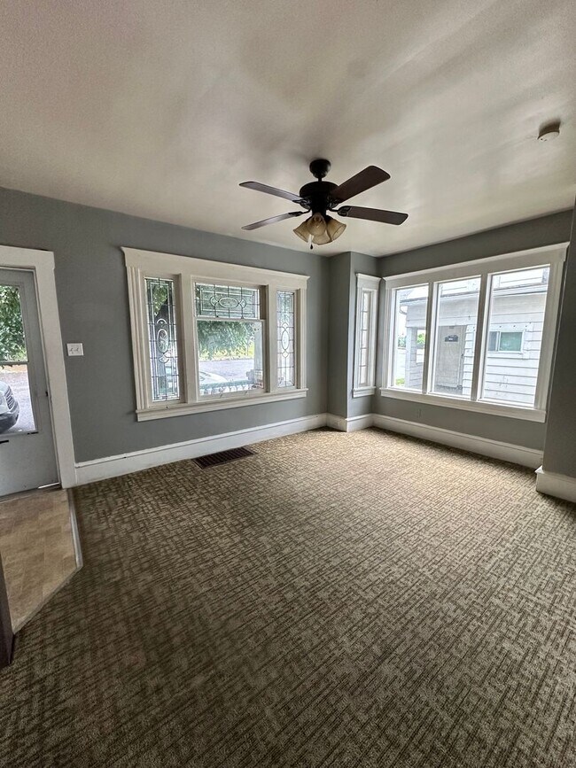 Foto del edificio - 369-371 New Grove St