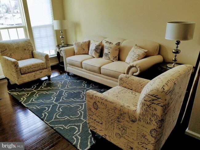 Foto del edificio - 135 Briarwood Ln