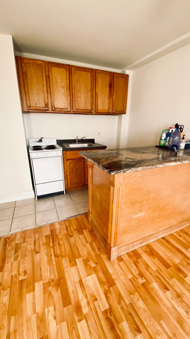 Foto del edificio - 3933 N Clarendon Ave