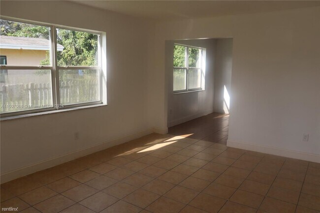 Building Photo - 3 br, 2 bath House - 1555 NE 148th St