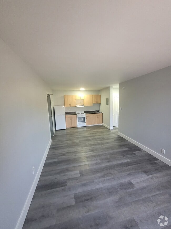 Building Photo - 570 Ellice Ave