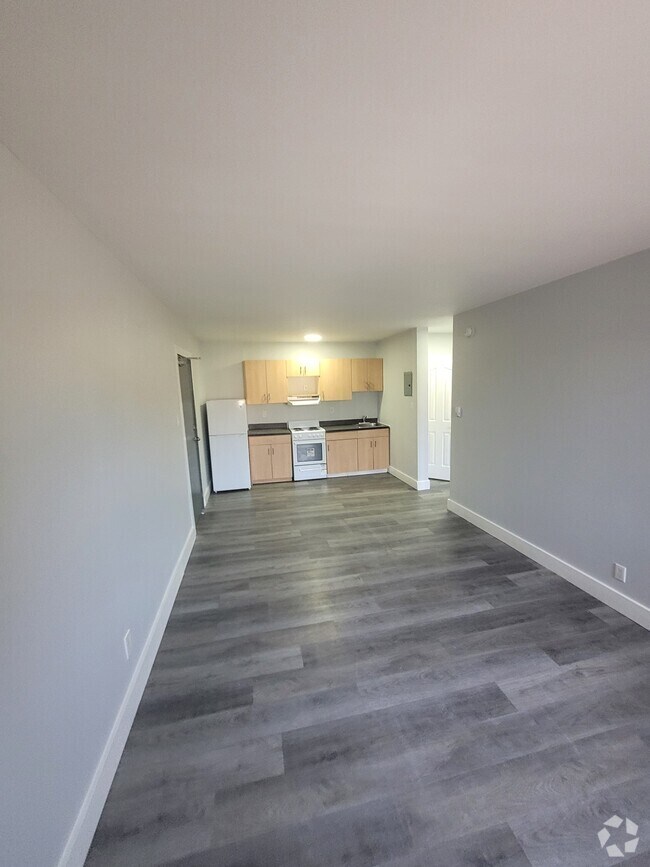 Building Photo - 570 Ellice Ave