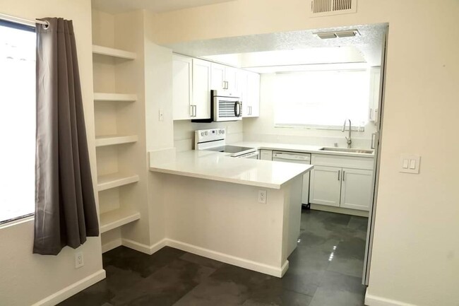 Foto del edificio - 8455 W Sahara Ave
