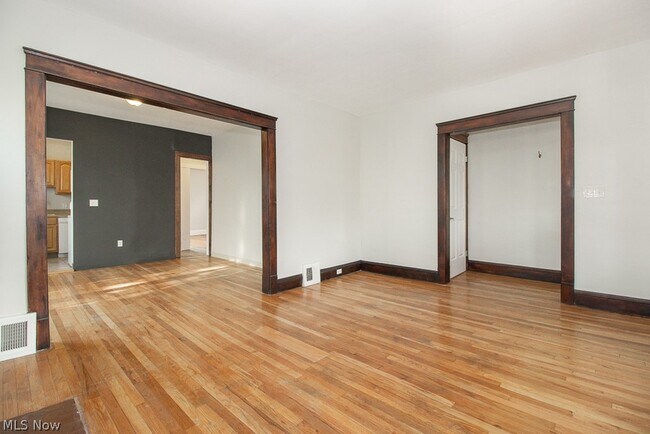 Foto del edificio - 1295 Jackson Ave