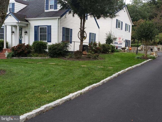 Foto del edificio - 4954 Sunset Ln