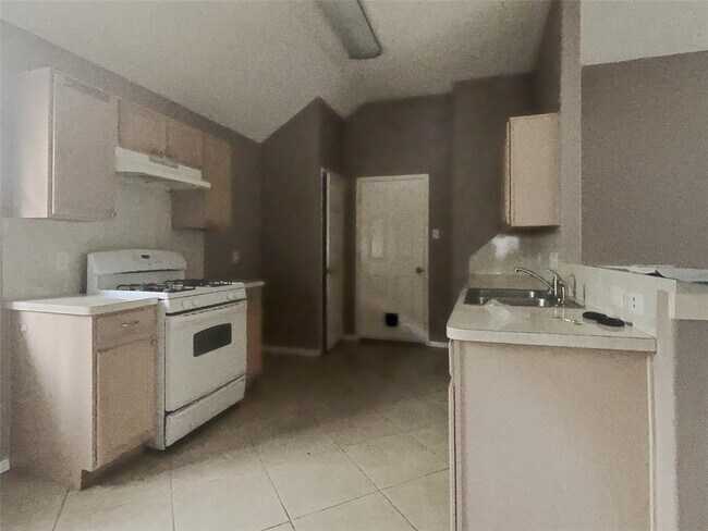 Building Photo - 19335 Strathmore Pl Ln