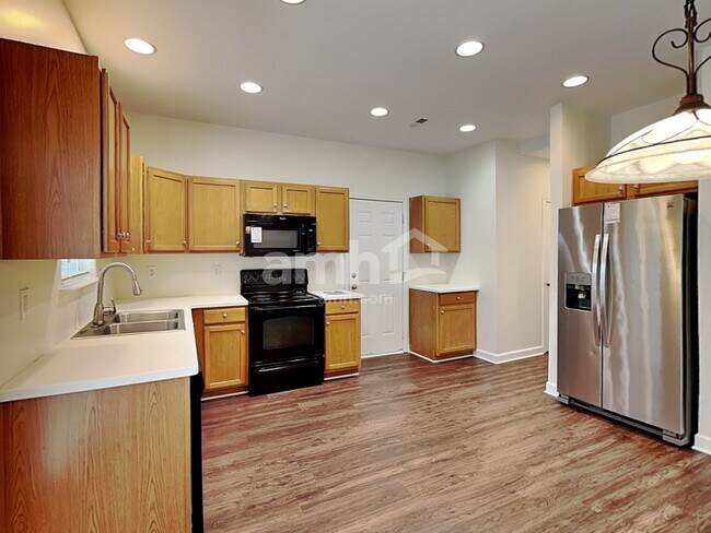 Building Photo - 120 Hawleyville Ln