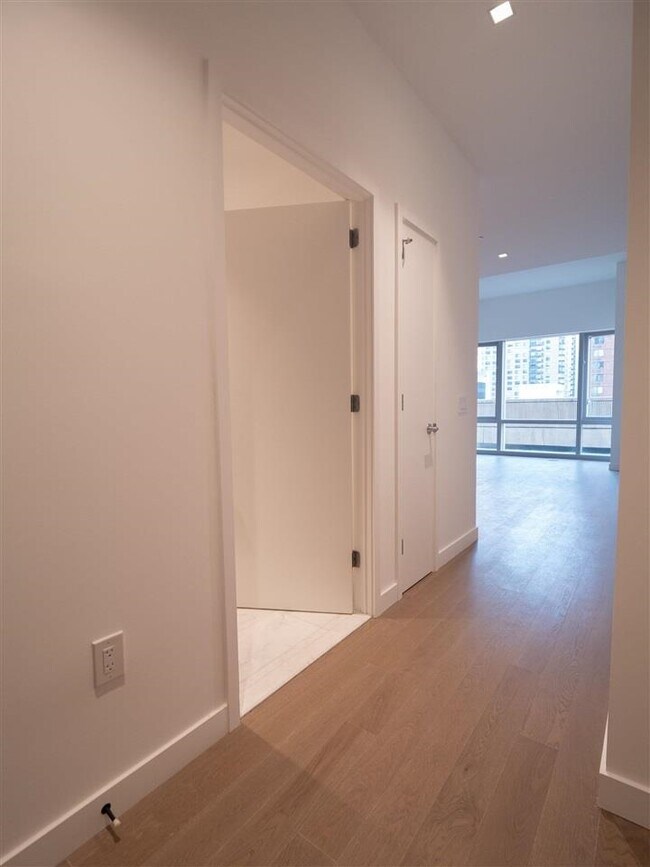 Foto del edificio - 75 Park Ln S