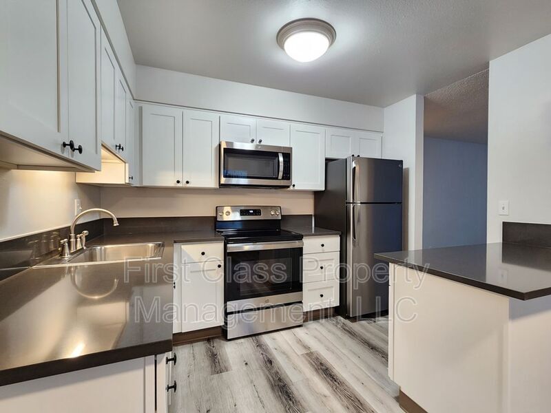 3875 Lake Grove Ave Unit 22, Lake Oswego, OR 97035 Condo for Rent in