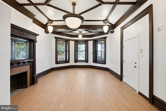 Foto del edificio - 6012 Ridge Ave