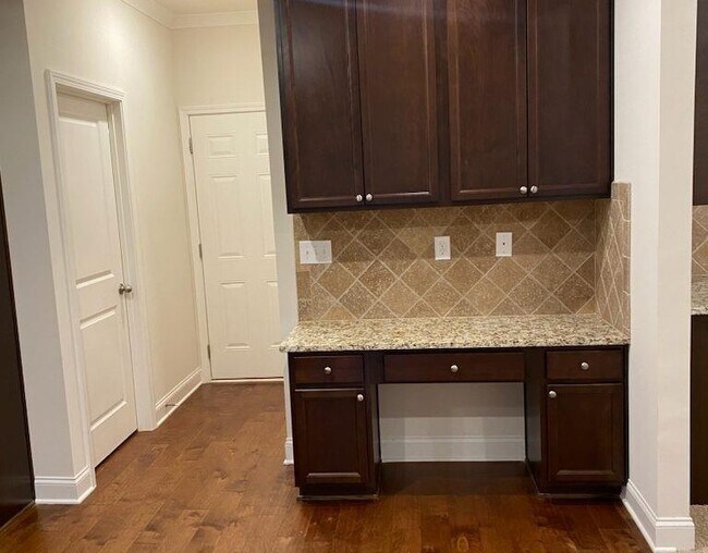 Building Photo - 485 Rose Hill Ln SW