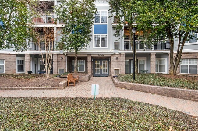 Foto del edificio - 5575 Seminary Rd