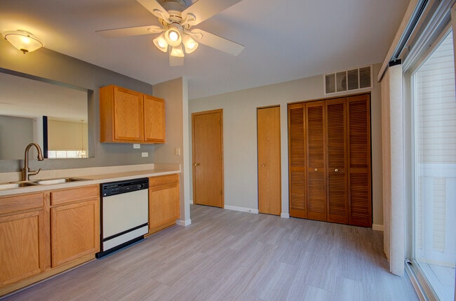 Building Photo - 3504 Meadow Lily Dr