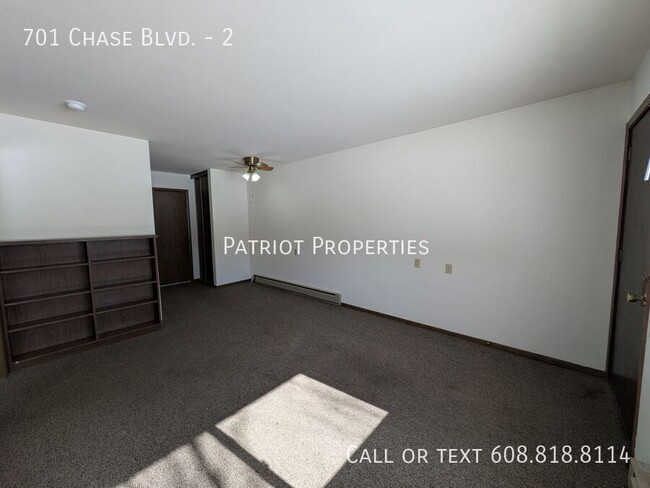 Building Photo - 1 bedroom/ 1 bath apartment in Sun Prairie...