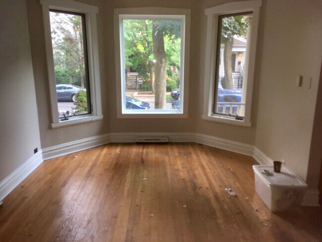 wonderful bay window, natural light, main level - 1716 W School St