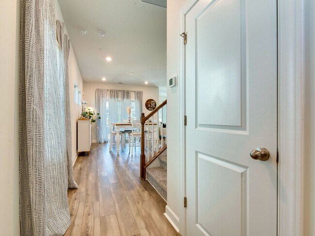 Foto del edificio - Like new Larkhaven Hills home that has it ...