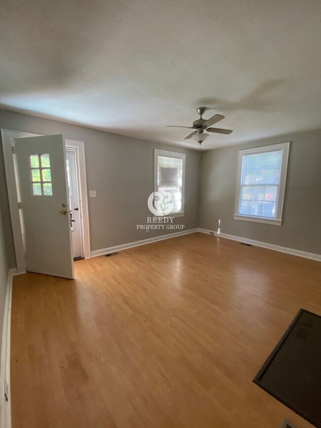 Foto del edificio - Remodeled Beaumont Mill Village Home - Very Cute 2 bed / 1 bath with fully fenced yard!